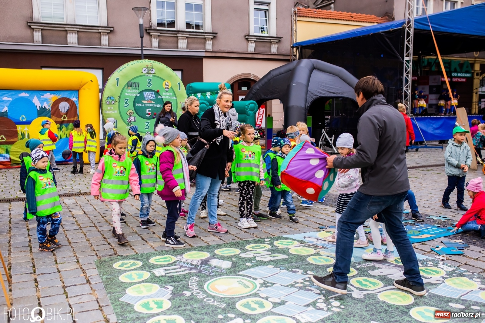 Zdjęcie w galerii na portalu naszraciborz.pl: Festyn ekologiczny na raciborskim Rynku [FOTO i WIDEO] wiadomości z regionu