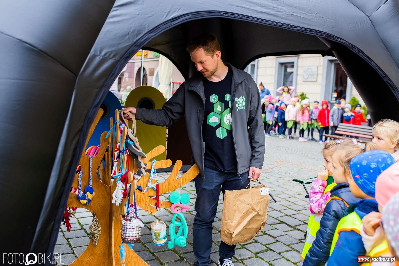 Zdjęcie w galerii na portalu naszraciborz.pl: Festyn ekologiczny na raciborskim Rynku [FOTO i WIDEO] wiadomości z regionu