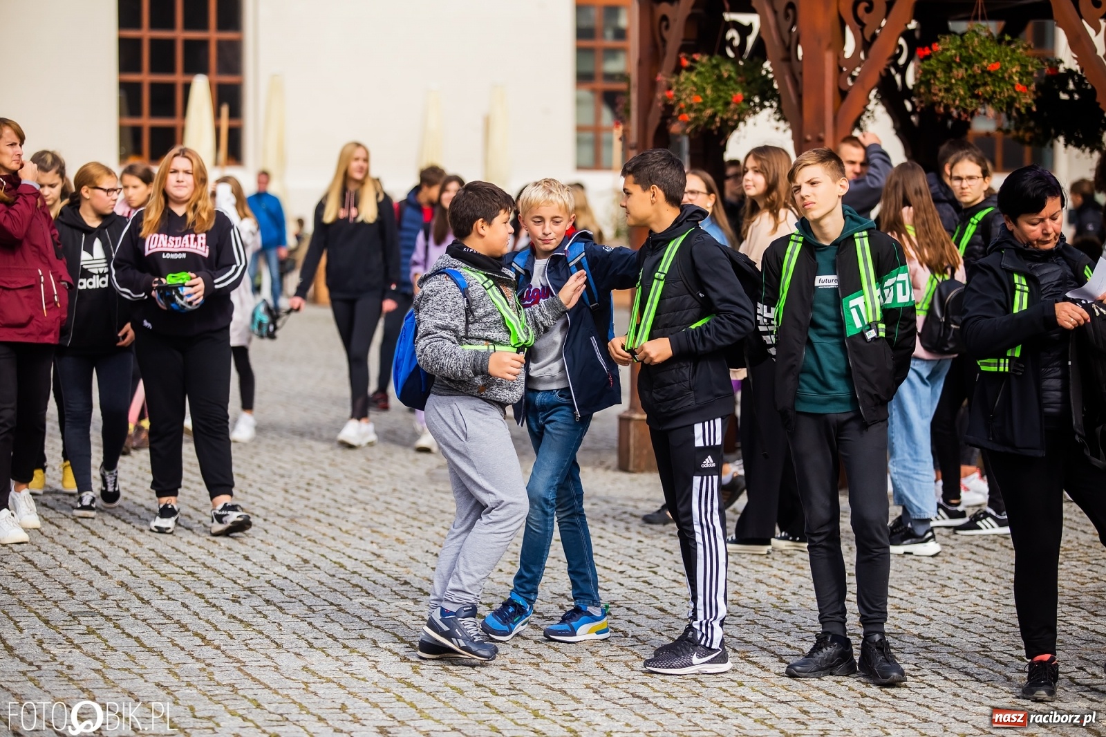 Zdjęcie w galerii na portalu naszraciborz.pl: Symulator wypadków, tor przeszkód z alkogoglami - Dzień Zrównoważonego Transportu na zamku [FOTO i WIDEO] wiadomości z regionu