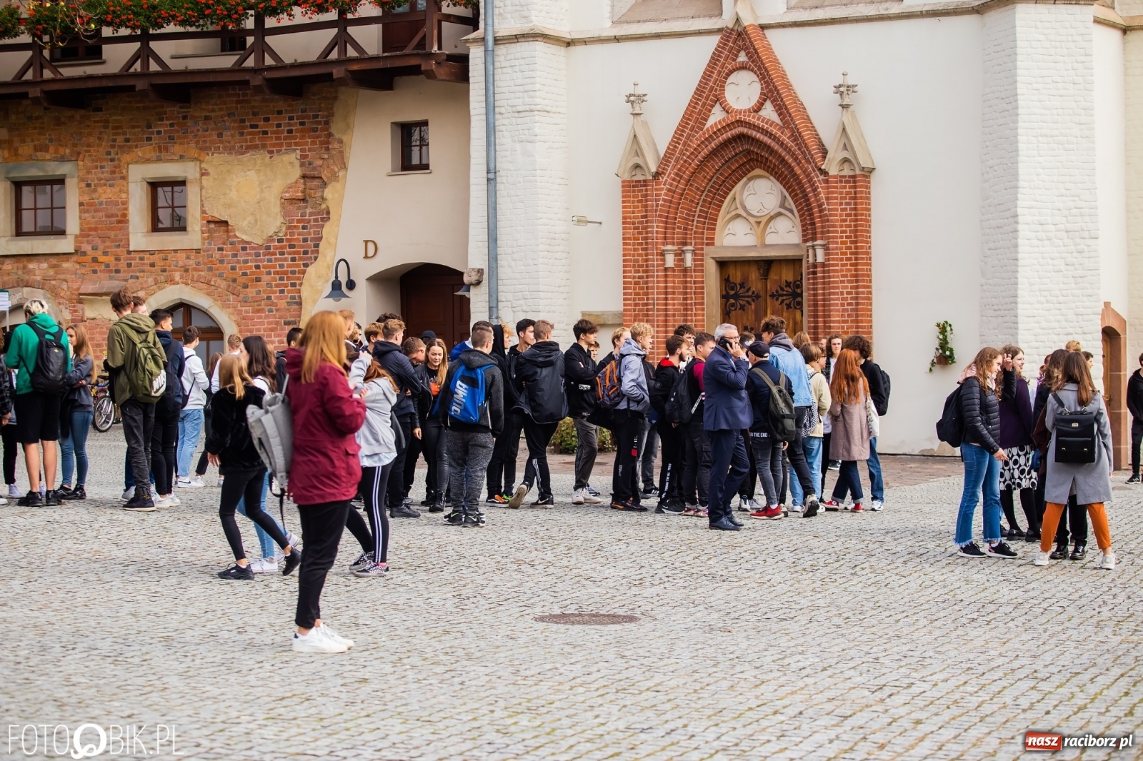 Zdjęcie w galerii na portalu naszraciborz.pl: Symulator wypadków, tor przeszkód z alkogoglami - Dzień Zrównoważonego Transportu na zamku [FOTO i WIDEO] wiadomości z regionu