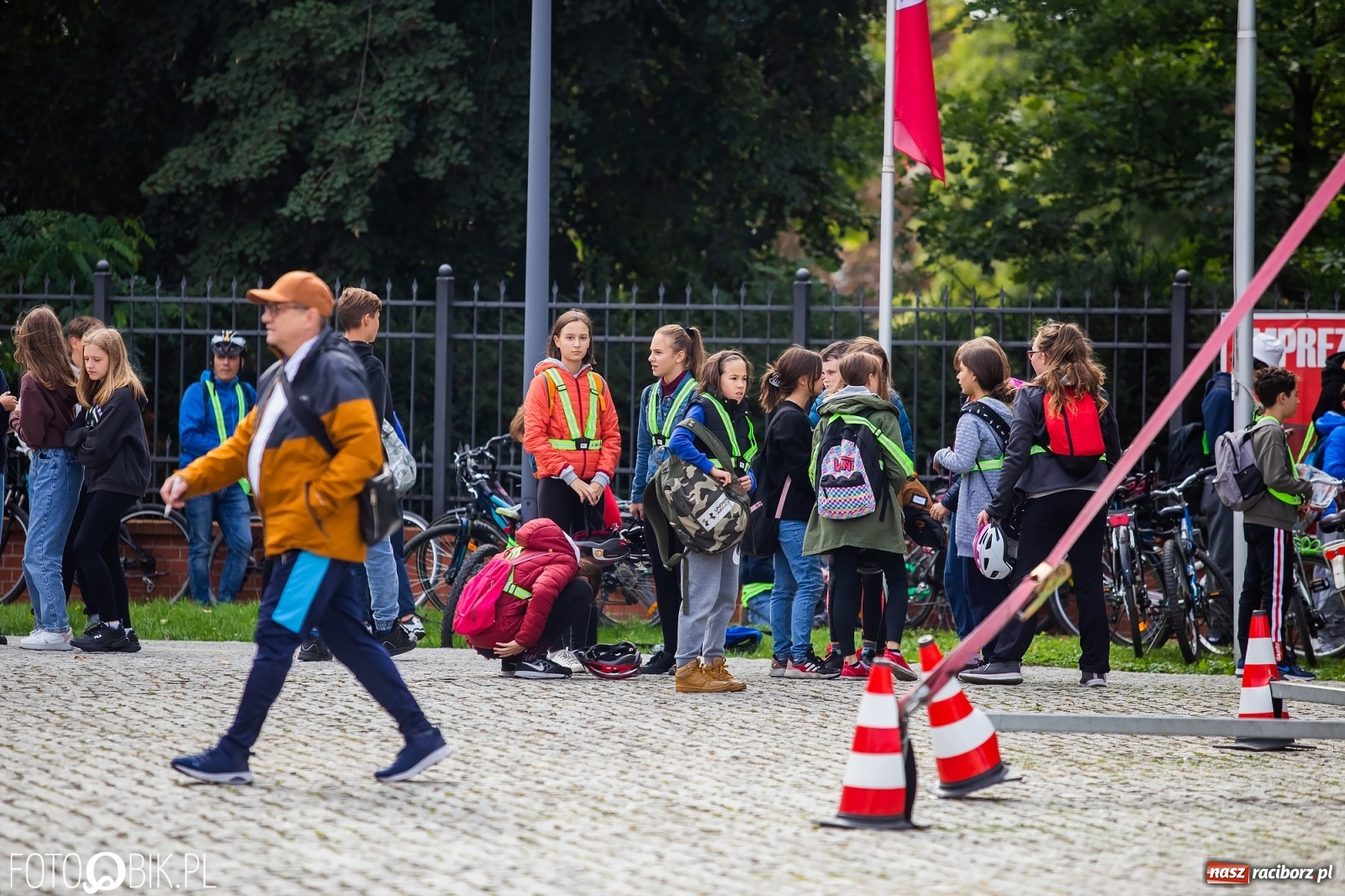Zdjęcie w galerii na portalu naszraciborz.pl: Symulator wypadków, tor przeszkód z alkogoglami - Dzień Zrównoważonego Transportu na zamku [FOTO i WIDEO] wiadomości z regionu