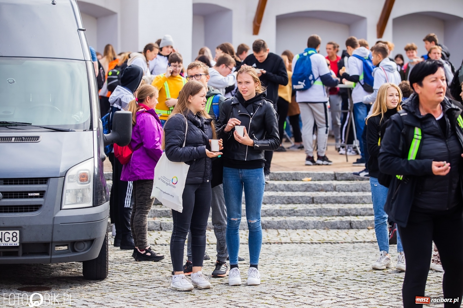 Zdjęcie w galerii na portalu naszraciborz.pl: Symulator wypadków, tor przeszkód z alkogoglami - Dzień Zrównoważonego Transportu na zamku [FOTO i WIDEO] wiadomości z regionu