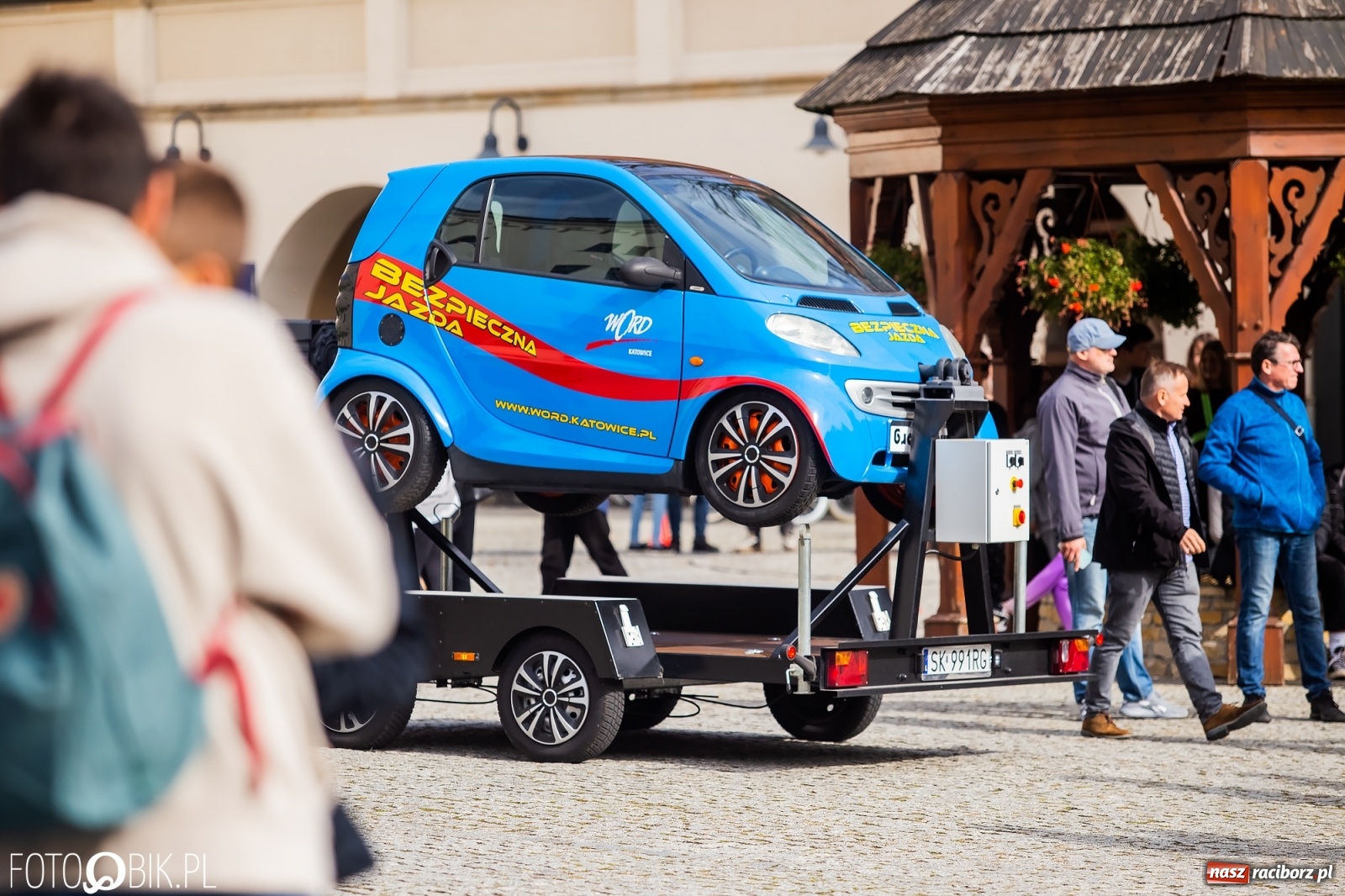 Zdjęcie w galerii na portalu naszraciborz.pl: Symulator wypadków, tor przeszkód z alkogoglami - Dzień Zrównoważonego Transportu na zamku [FOTO i WIDEO] wiadomości z regionu