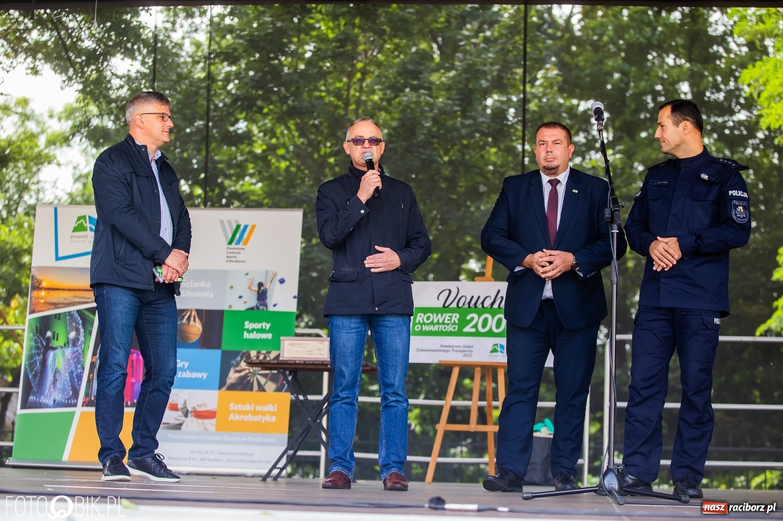 Zdjęcie w galerii na portalu naszraciborz.pl: Symulator wypadków, tor przeszkód z alkogoglami - Dzień Zrównoważonego Transportu na zamku [FOTO i WIDEO] wiadomości z regionu