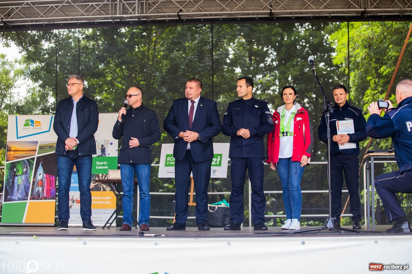 Zdjęcie w galerii na portalu naszraciborz.pl: Symulator wypadków, tor przeszkód z alkogoglami - Dzień Zrównoważonego Transportu na zamku [FOTO i WIDEO] wiadomości z regionu