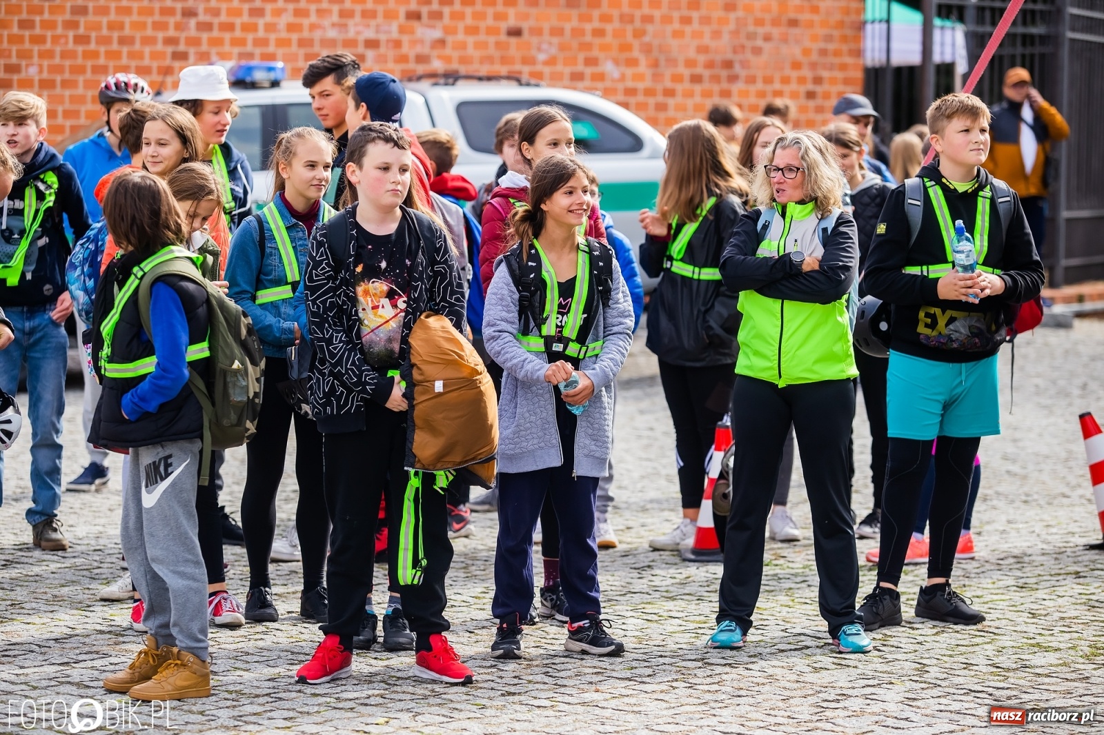 Zdjęcie w galerii na portalu naszraciborz.pl: Symulator wypadków, tor przeszkód z alkogoglami - Dzień Zrównoważonego Transportu na zamku [FOTO i WIDEO] wiadomości z regionu