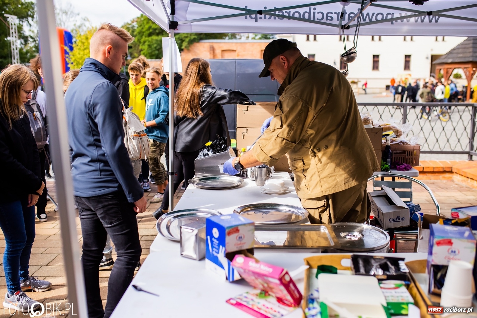 Zdjęcie w galerii na portalu naszraciborz.pl: Symulator wypadków, tor przeszkód z alkogoglami - Dzień Zrównoważonego Transportu na zamku [FOTO i WIDEO] wiadomości z regionu