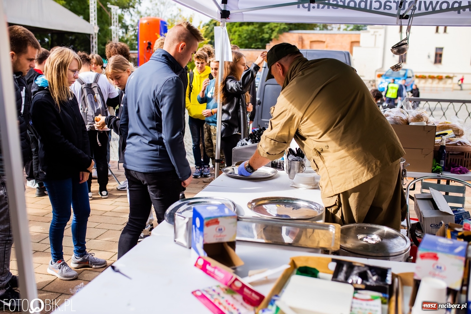 Zdjęcie w galerii na portalu naszraciborz.pl: Symulator wypadków, tor przeszkód z alkogoglami - Dzień Zrównoważonego Transportu na zamku [FOTO i WIDEO] wiadomości z regionu