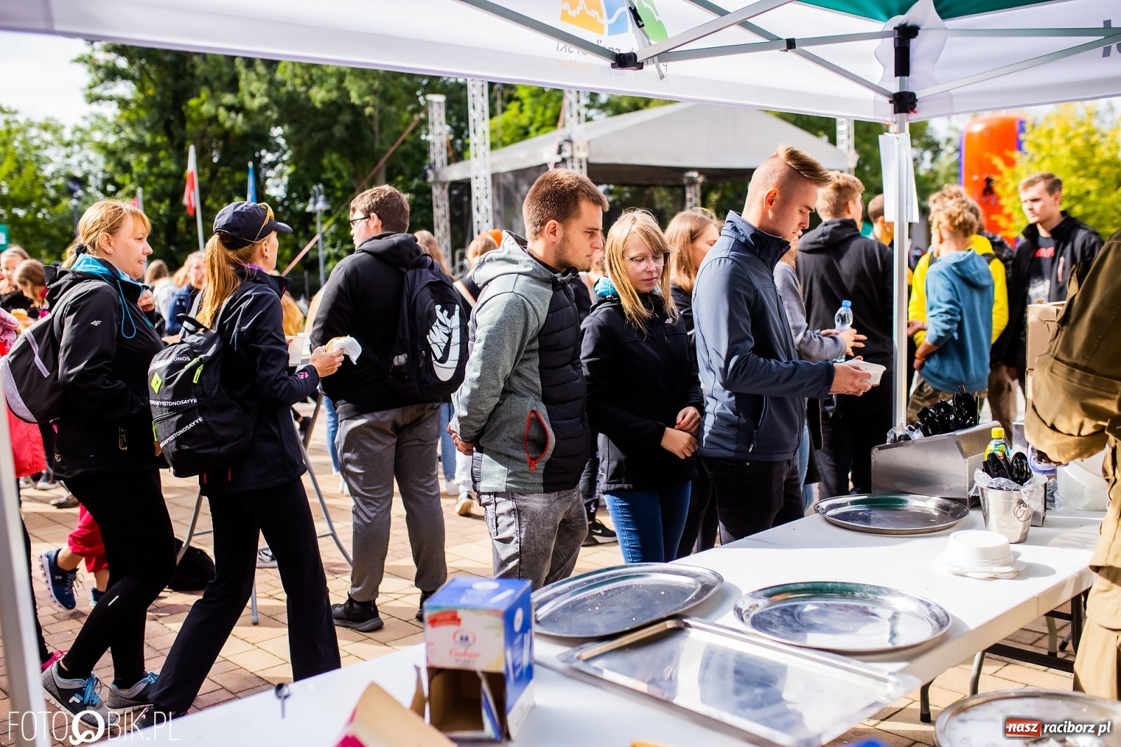 Zdjęcie w galerii na portalu naszraciborz.pl: Symulator wypadków, tor przeszkód z alkogoglami - Dzień Zrównoważonego Transportu na zamku [FOTO i WIDEO] wiadomości z regionu