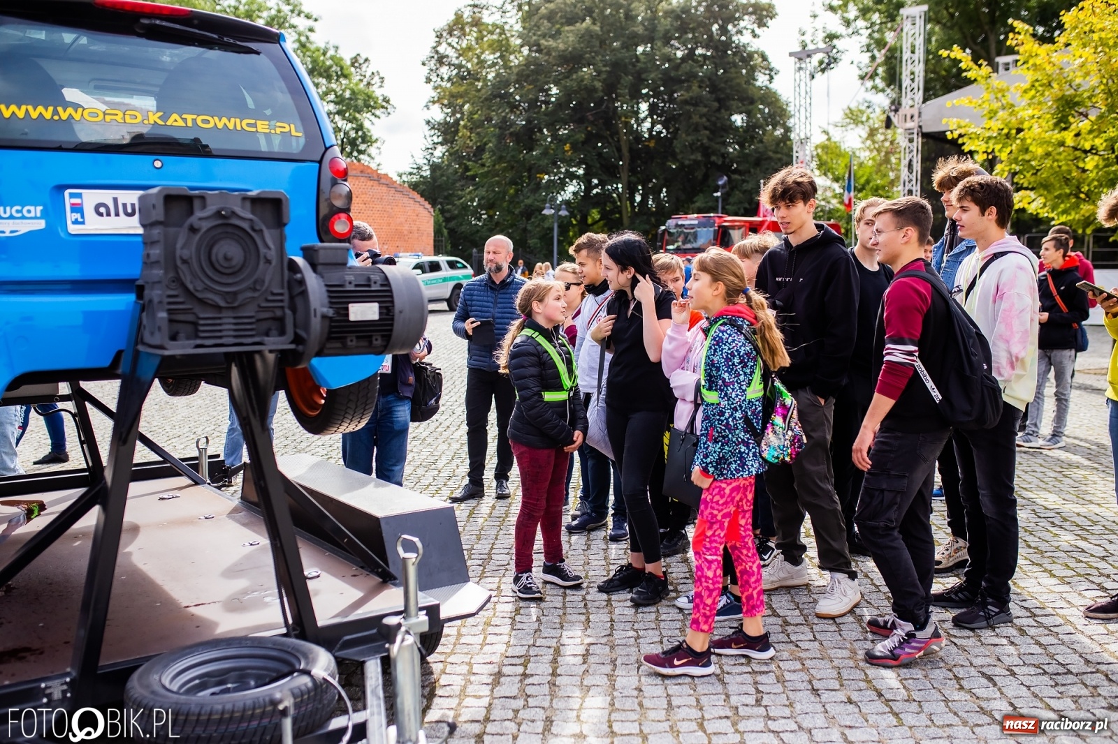 Zdjęcie w galerii na portalu naszraciborz.pl: Symulator wypadków, tor przeszkód z alkogoglami - Dzień Zrównoważonego Transportu na zamku [FOTO i WIDEO] wiadomości z regionu