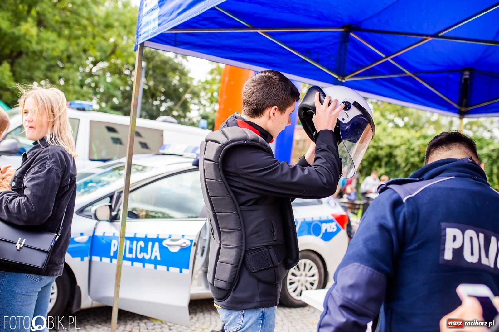 Zdjęcie w galerii na portalu naszraciborz.pl: Symulator wypadków, tor przeszkód z alkogoglami - Dzień Zrównoważonego Transportu na zamku [FOTO i WIDEO] wiadomości z regionu