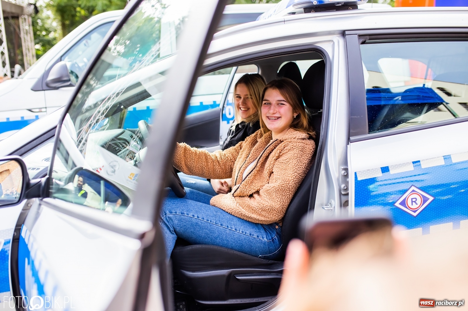 Zdjęcie w galerii na portalu naszraciborz.pl: Symulator wypadków, tor przeszkód z alkogoglami - Dzień Zrównoważonego Transportu na zamku [FOTO i WIDEO] wiadomości z regionu