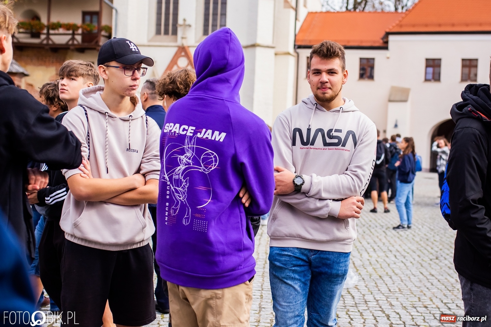 Zdjęcie w galerii na portalu naszraciborz.pl: Symulator wypadków, tor przeszkód z alkogoglami - Dzień Zrównoważonego Transportu na zamku [FOTO i WIDEO] wiadomości z regionu