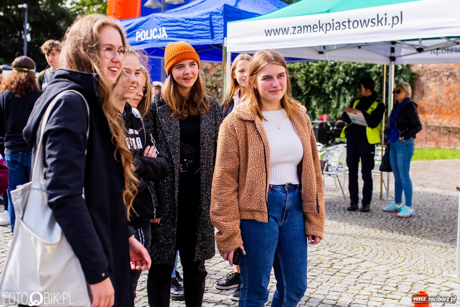 Zdjęcie w galerii na portalu naszraciborz.pl: Symulator wypadków, tor przeszkód z alkogoglami - Dzień Zrównoważonego Transportu na zamku [FOTO i WIDEO] wiadomości z regionu