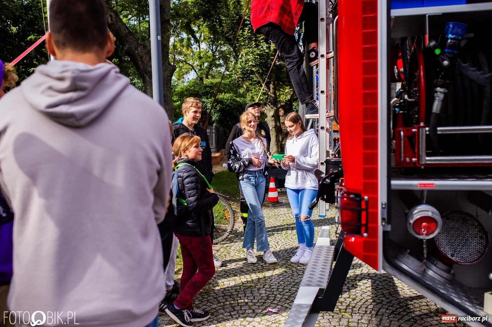 Zdjęcie w galerii na portalu naszraciborz.pl: Symulator wypadków, tor przeszkód z alkogoglami - Dzień Zrównoważonego Transportu na zamku [FOTO i WIDEO] wiadomości z regionu