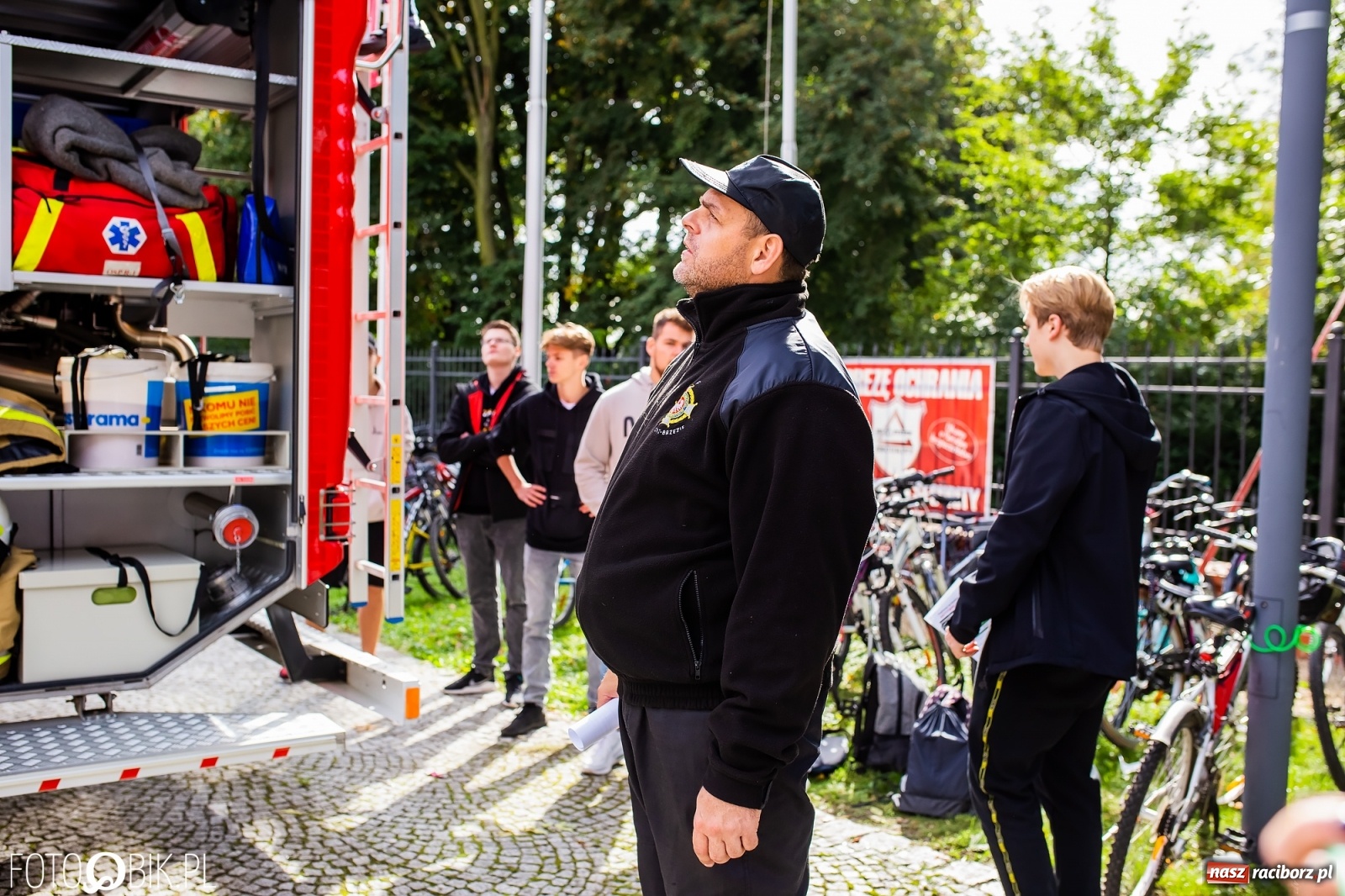 Zdjęcie w galerii na portalu naszraciborz.pl: Symulator wypadków, tor przeszkód z alkogoglami - Dzień Zrównoważonego Transportu na zamku [FOTO i WIDEO] wiadomości z regionu