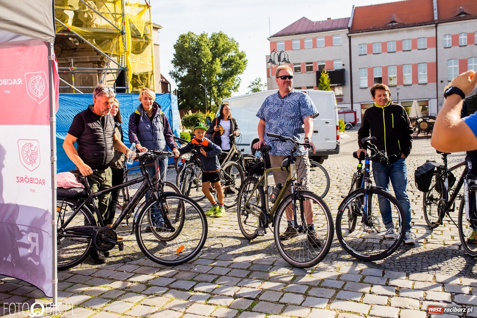 Zdjęcie w galerii na portalu naszraciborz.pl: Dwunastu śmiałków na starcie Eko-Rajdu. W grodzie czekały eko-pyszności [FOTO i WIDEO] wiadomości z regionu