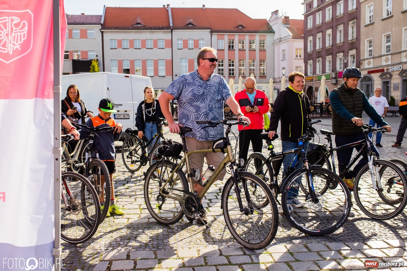 Zdjęcie w galerii na portalu naszraciborz.pl: Dwunastu śmiałków na starcie Eko-Rajdu. W grodzie czekały eko-pyszności [FOTO i WIDEO] wiadomości z regionu