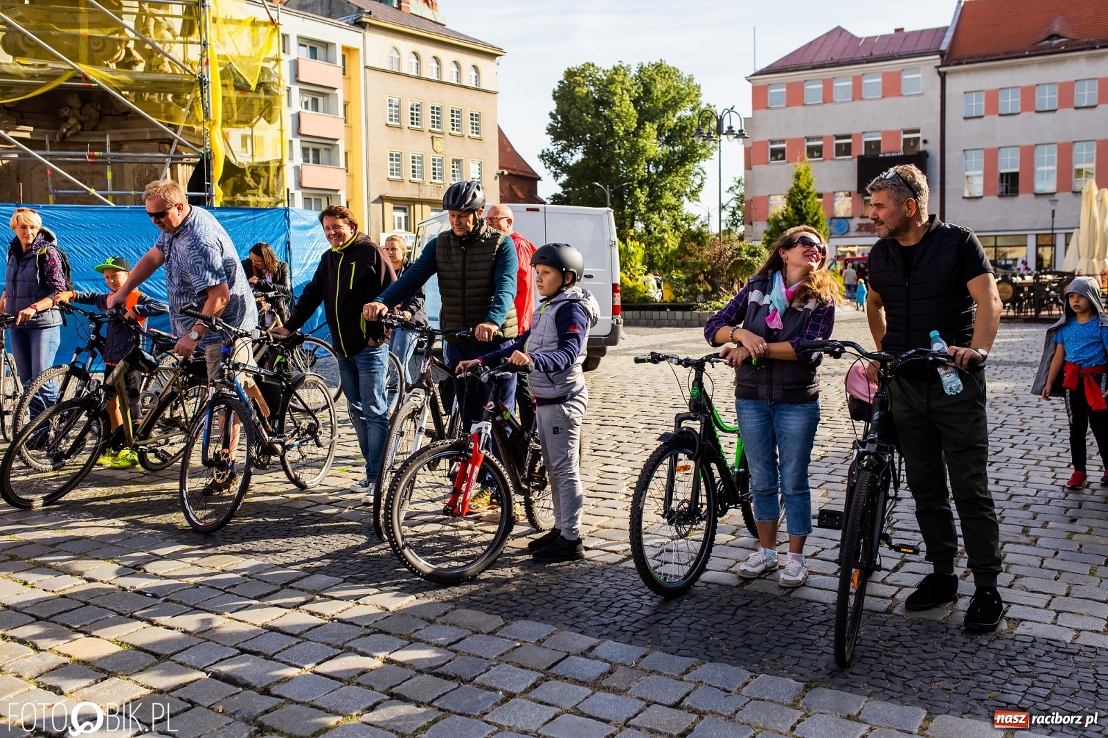 Zdjęcie w galerii na portalu naszraciborz.pl: Dwunastu śmiałków na starcie Eko-Rajdu. W grodzie czekały eko-pyszności [FOTO i WIDEO] wiadomości z regionu