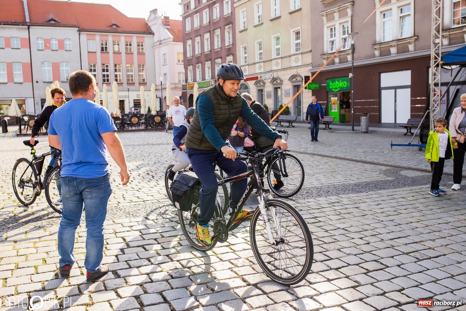 Zdjęcie w galerii na portalu naszraciborz.pl: Dwunastu śmiałków na starcie Eko-Rajdu. W grodzie czekały eko-pyszności [FOTO i WIDEO] wiadomości z regionu