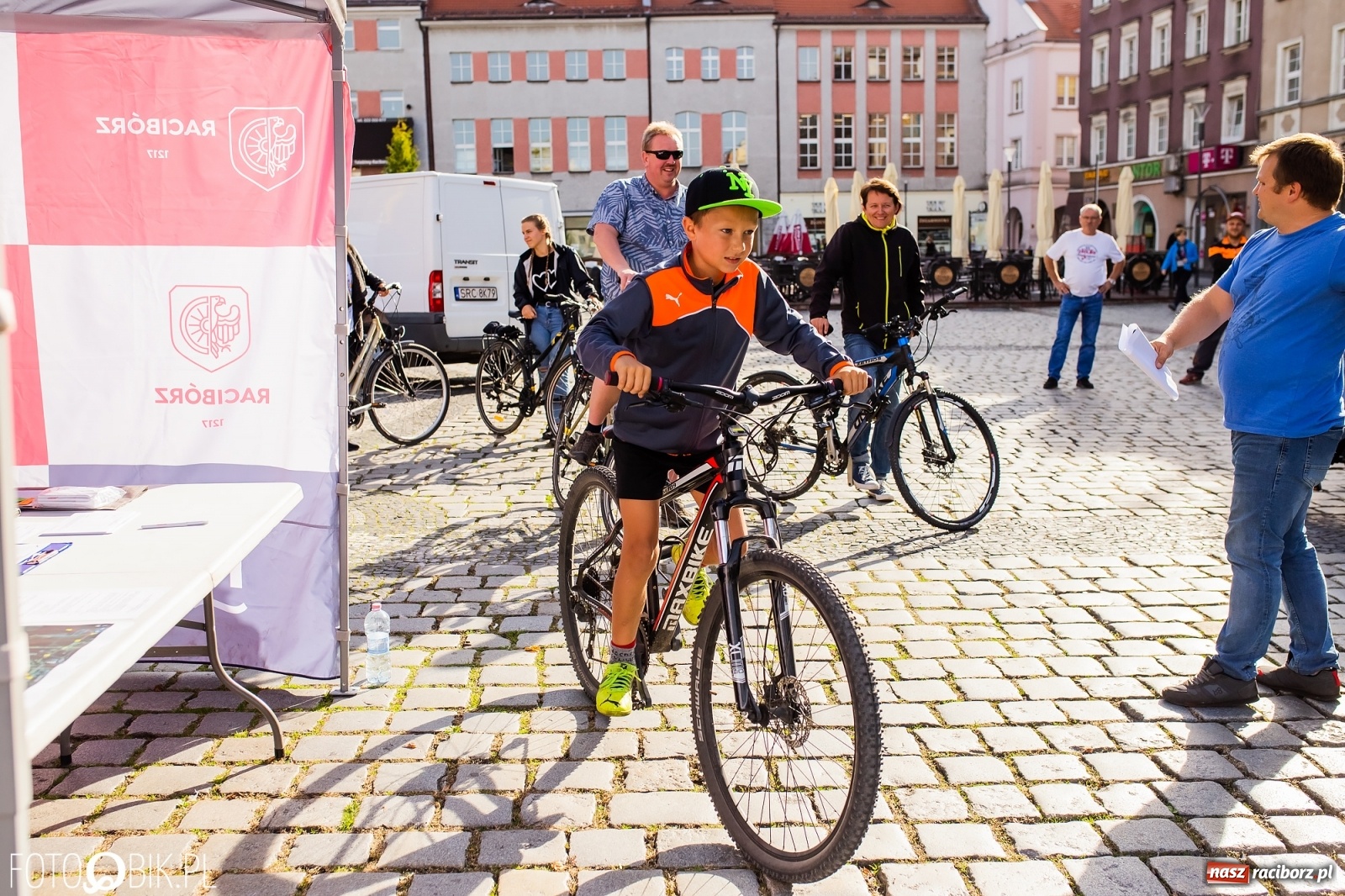 Zdjęcie w galerii na portalu naszraciborz.pl: Dwunastu śmiałków na starcie Eko-Rajdu. W grodzie czekały eko-pyszności [FOTO i WIDEO] wiadomości z regionu
