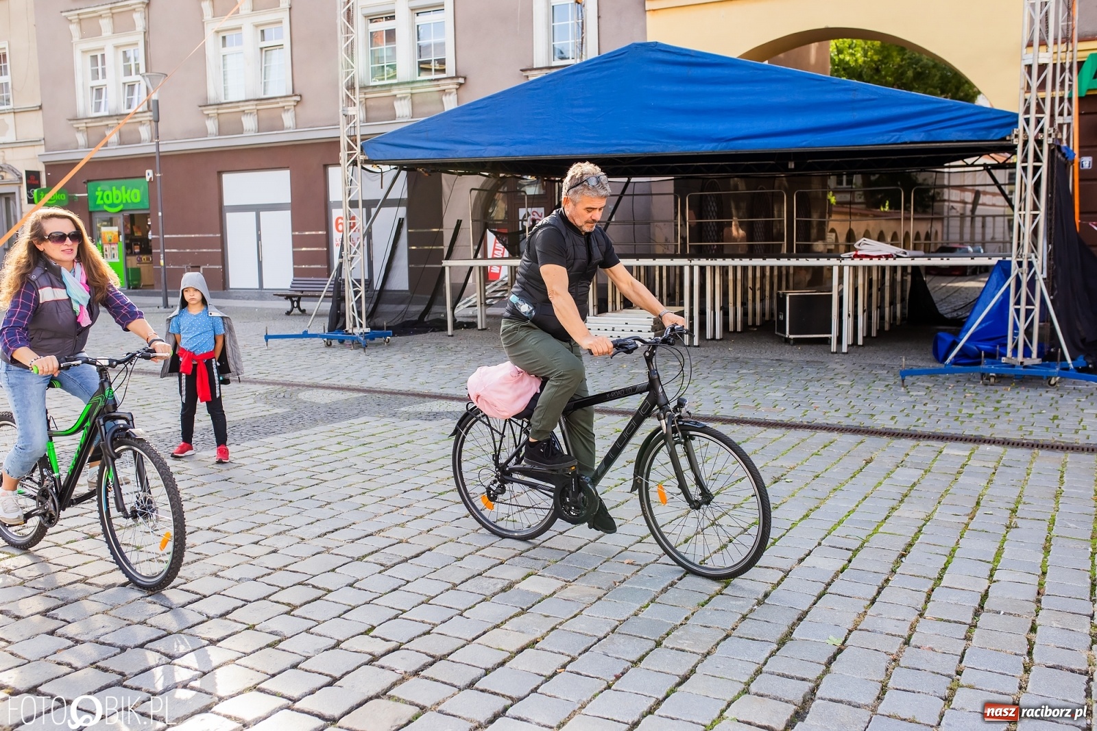 Zdjęcie w galerii na portalu naszraciborz.pl: Dwunastu śmiałków na starcie Eko-Rajdu. W grodzie czekały eko-pyszności [FOTO i WIDEO] wiadomości z regionu