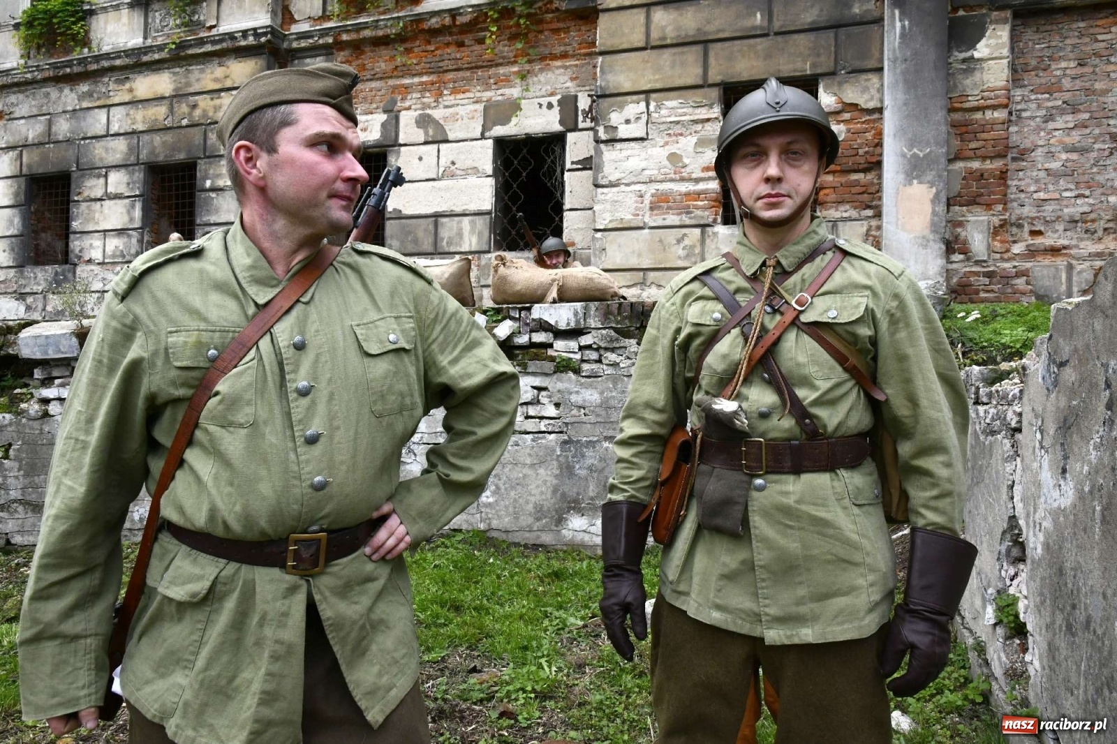Zdjęcie w galerii na portalu naszraciborz.pl: Piknik militarny w Sławikowie - dwie potyczki na dziedzińcu pałacu von Eickstedtów [FOTO i WIDEO] wiadomości z regionu