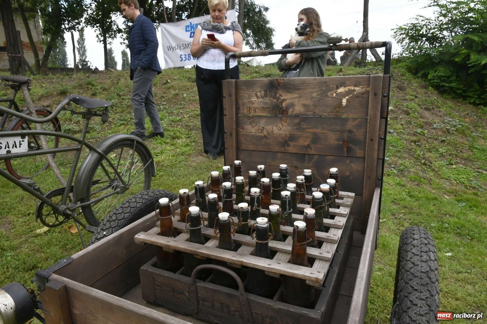 Zdjęcie w galerii na portalu naszraciborz.pl: Piknik militarny w Sławikowie - dwie potyczki na dziedzińcu pałacu von Eickstedtów [FOTO i WIDEO] wiadomości z regionu