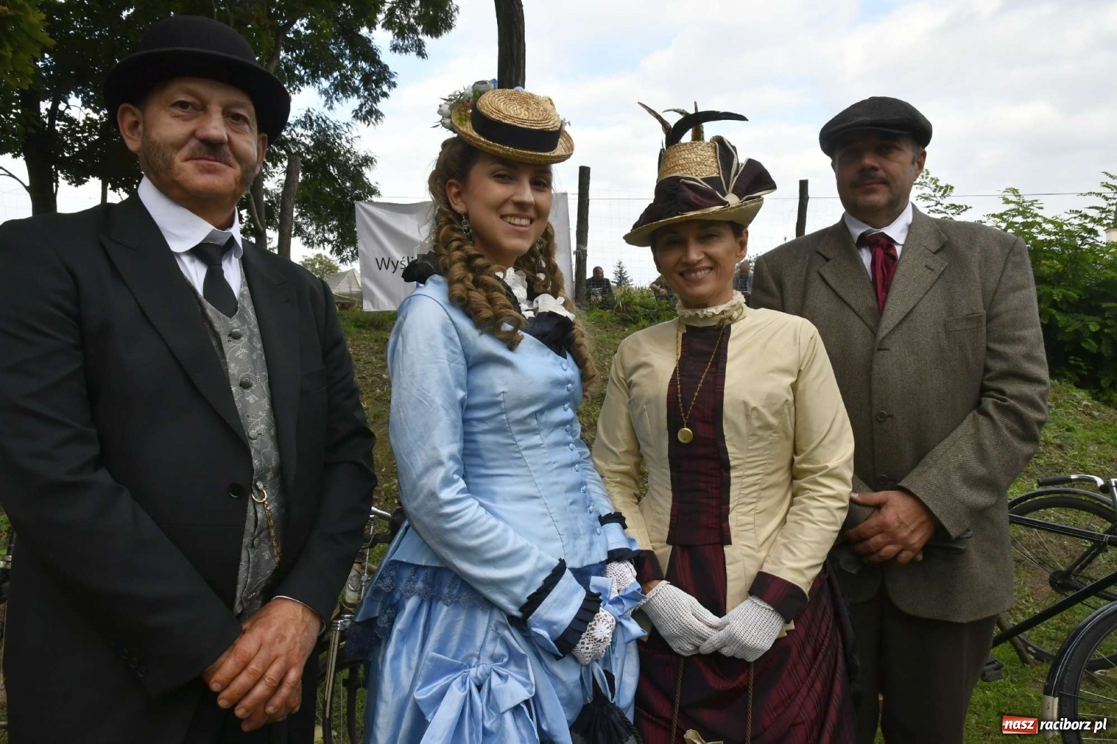 Zdjęcie w galerii na portalu naszraciborz.pl: Piknik militarny w Sławikowie - dwie potyczki na dziedzińcu pałacu von Eickstedtów [FOTO i WIDEO] wiadomości z regionu