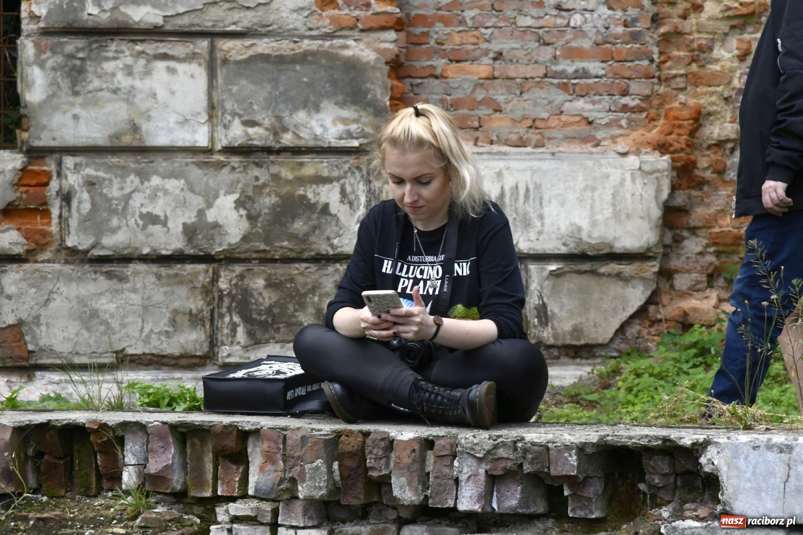 Zdjęcie w galerii na portalu naszraciborz.pl: Piknik militarny w Sławikowie - dwie potyczki na dziedzińcu pałacu von Eickstedtów [FOTO i WIDEO] wiadomości z regionu