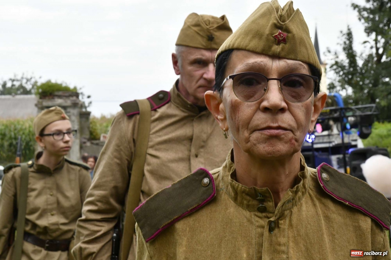 Zdjęcie w galerii na portalu naszraciborz.pl: Piknik militarny w Sławikowie - dwie potyczki na dziedzińcu pałacu von Eickstedtów [FOTO i WIDEO] wiadomości z regionu