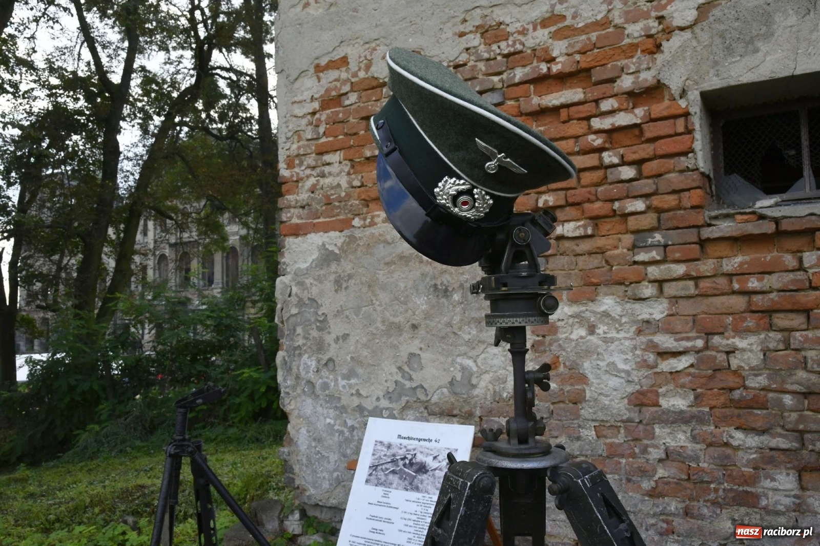 Zdjęcie w galerii na portalu naszraciborz.pl: Piknik militarny w Sławikowie - dwie potyczki na dziedzińcu pałacu von Eickstedtów [FOTO i WIDEO] wiadomości z regionu
