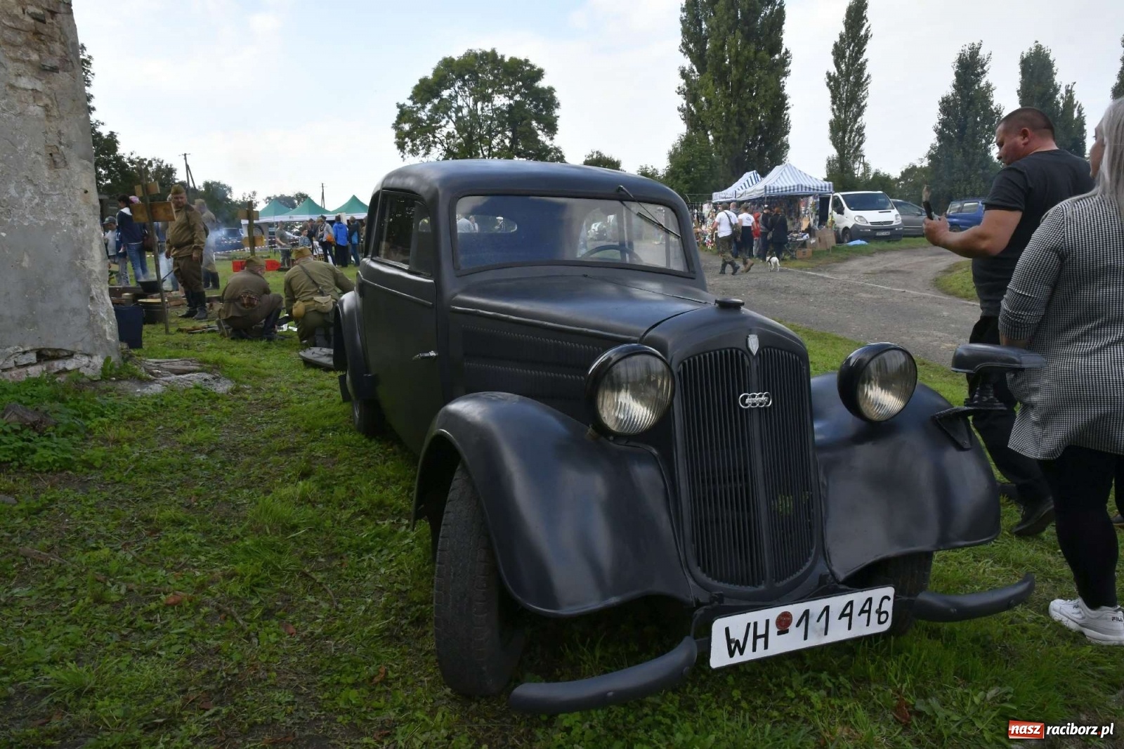 Zdjęcie w galerii na portalu naszraciborz.pl: Piknik militarny w Sławikowie - dwie potyczki na dziedzińcu pałacu von Eickstedtów [FOTO i WIDEO] wiadomości z regionu