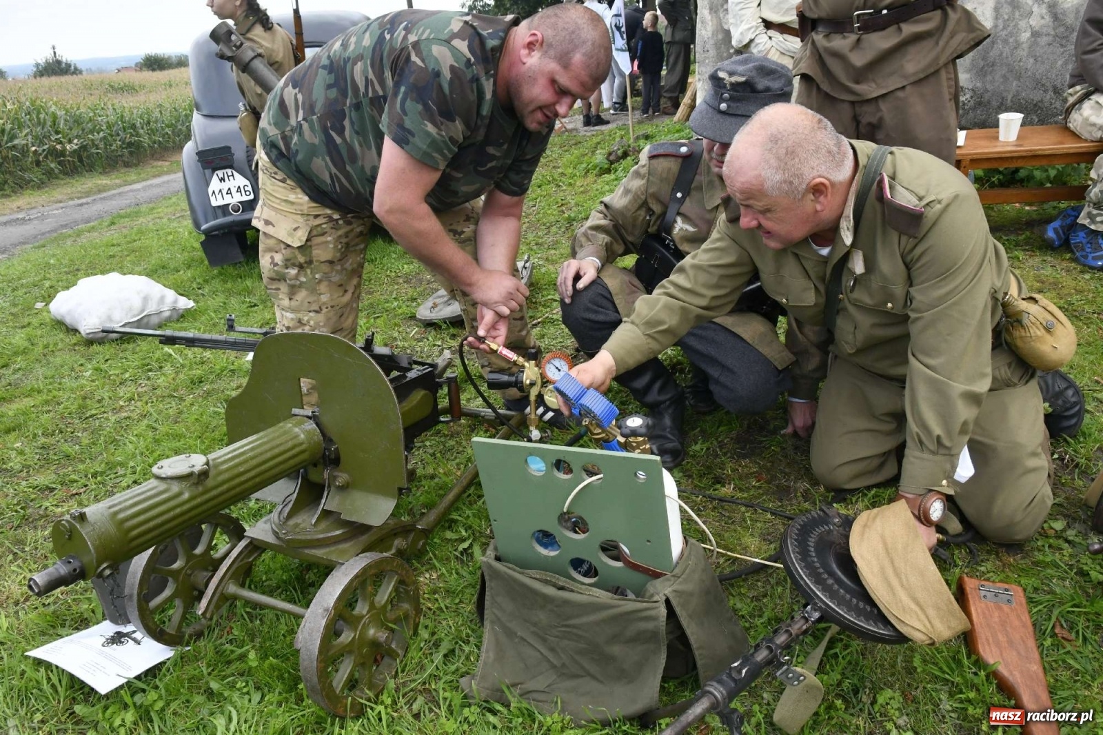 Zdjęcie w galerii na portalu naszraciborz.pl: Piknik militarny w Sławikowie - dwie potyczki na dziedzińcu pałacu von Eickstedtów [FOTO i WIDEO] wiadomości z regionu