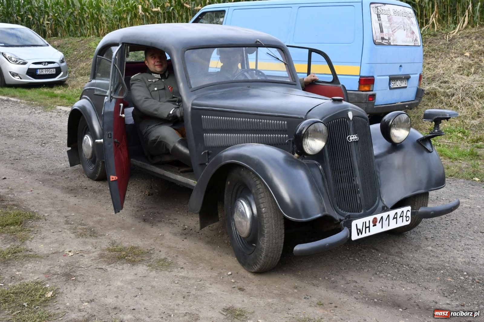 Zdjęcie w galerii na portalu naszraciborz.pl: Piknik militarny w Sławikowie - dwie potyczki na dziedzińcu pałacu von Eickstedtów [FOTO i WIDEO] wiadomości z regionu
