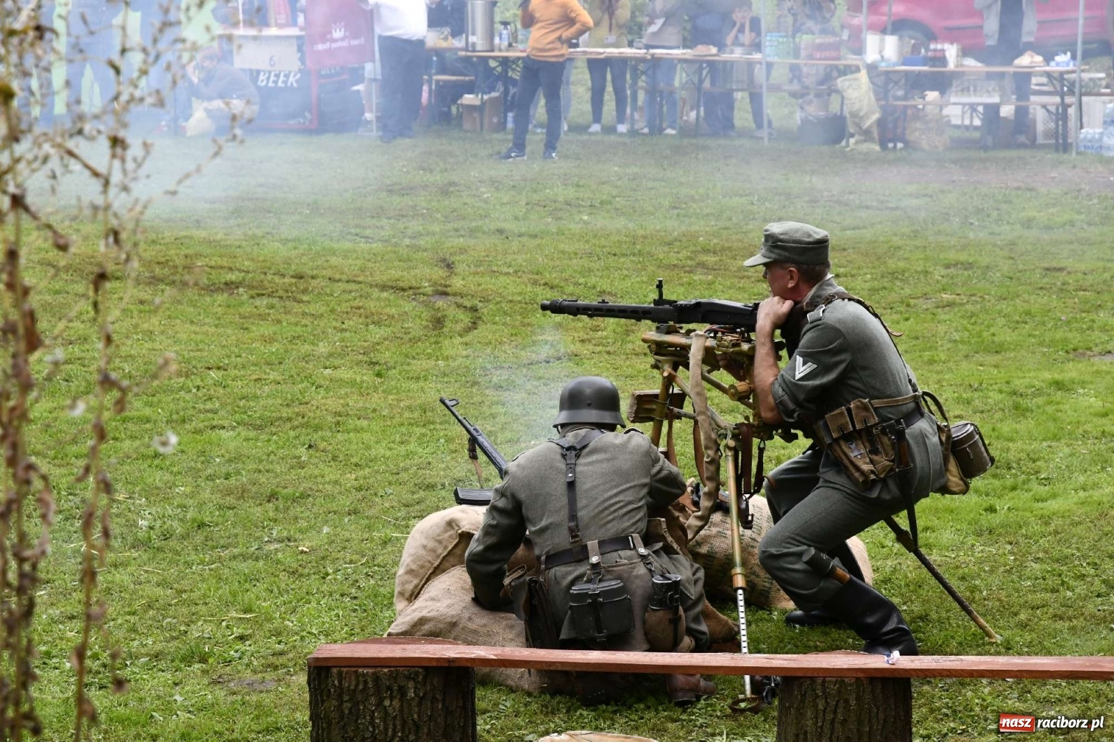 Zdjęcie w galerii na portalu naszraciborz.pl: Piknik militarny w Sławikowie - dwie potyczki na dziedzińcu pałacu von Eickstedtów [FOTO i WIDEO] wiadomości z regionu