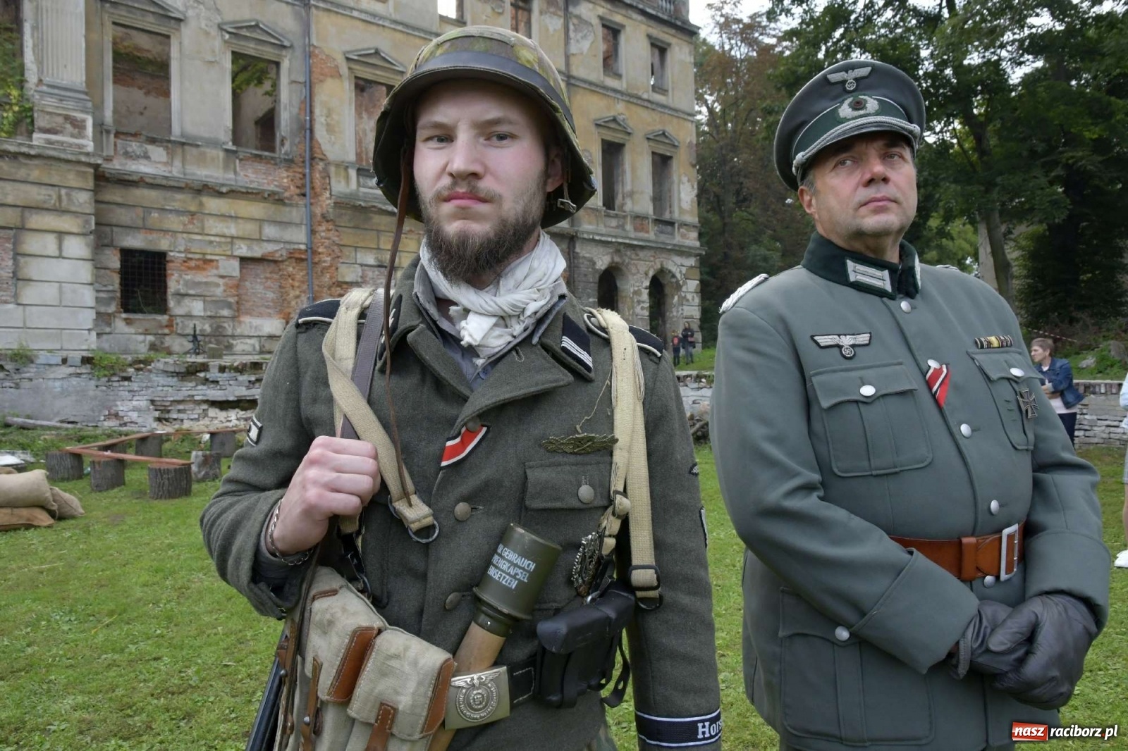 Zdjęcie w galerii na portalu naszraciborz.pl: Piknik militarny w Sławikowie - dwie potyczki na dziedzińcu pałacu von Eickstedtów [FOTO i WIDEO] wiadomości z regionu