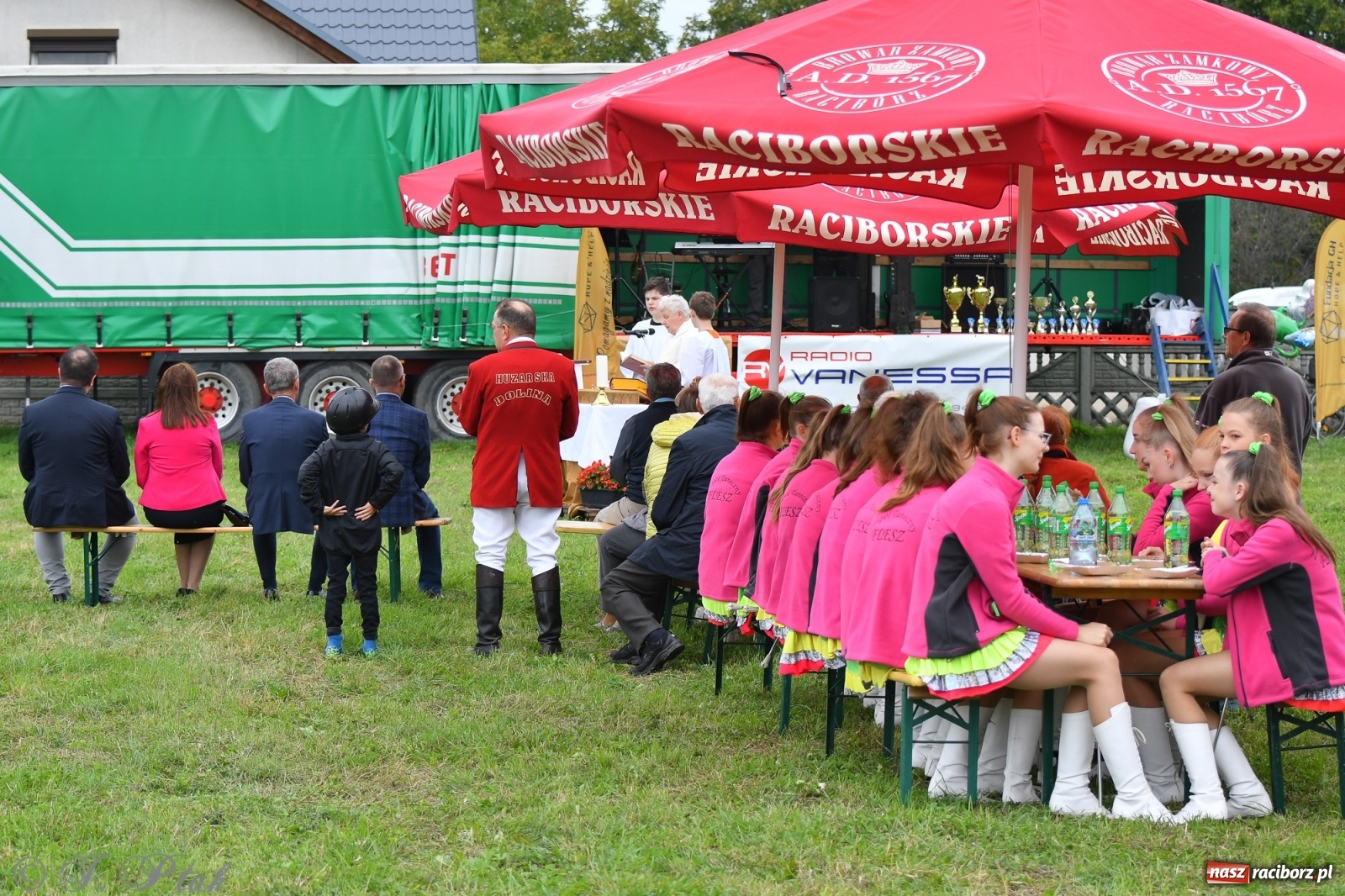 Zdjęcie w galerii na portalu naszraciborz.pl: Raciborski Hubertus 2021. Parada przez Ostróg i dwie gonitwy za lisem [FOTO i WIDEO] wiadomości z regionu