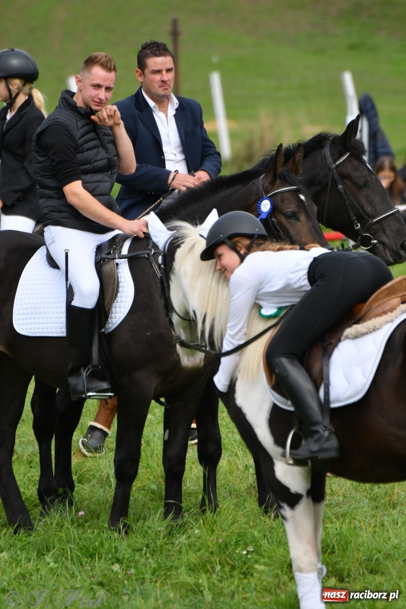 Zdjęcie w galerii na portalu naszraciborz.pl: Raciborski Hubertus 2021. Parada przez Ostróg i dwie gonitwy za lisem [FOTO i WIDEO] wiadomości z regionu