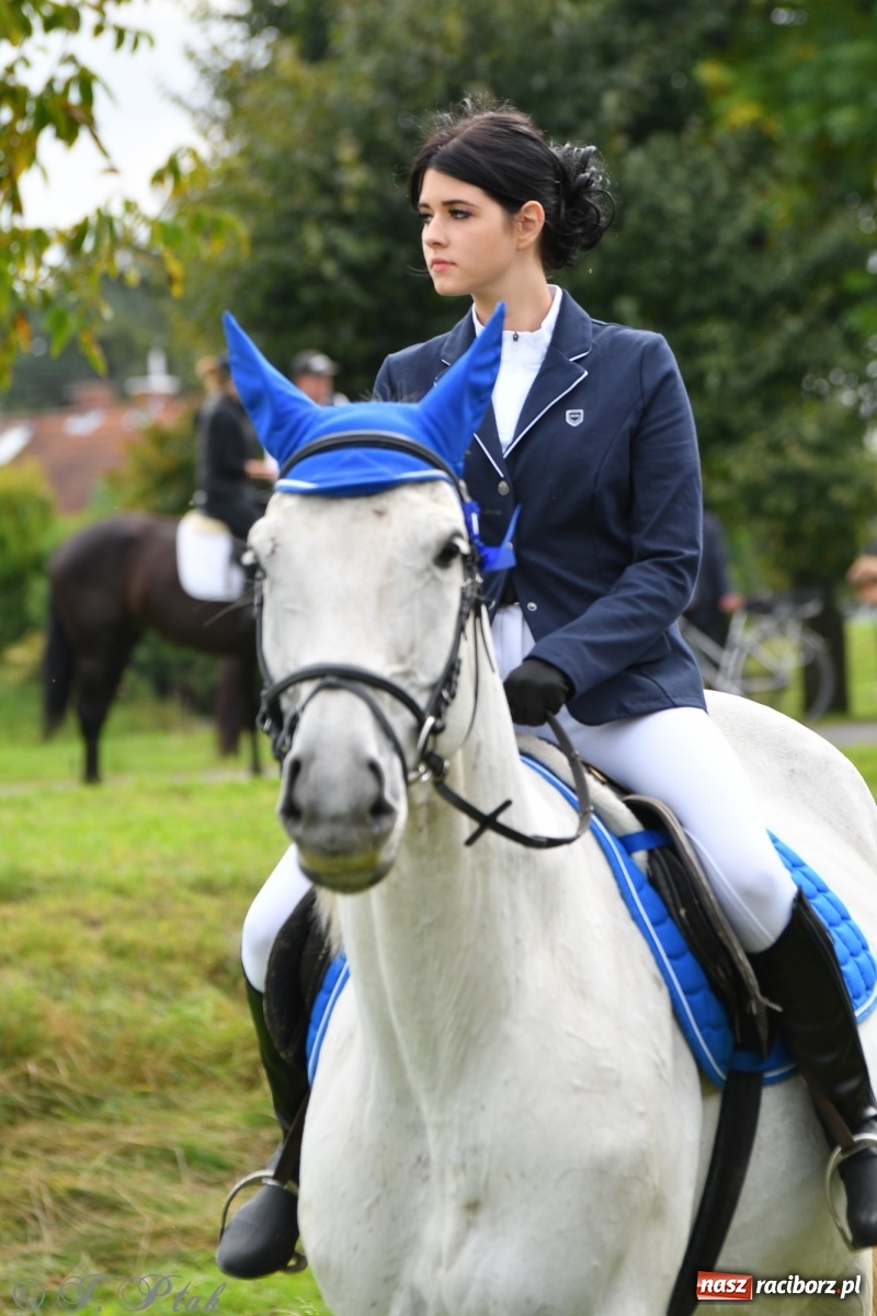 Zdjęcie w galerii na portalu naszraciborz.pl: Raciborski Hubertus 2021. Parada przez Ostróg i dwie gonitwy za lisem [FOTO i WIDEO] wiadomości z regionu