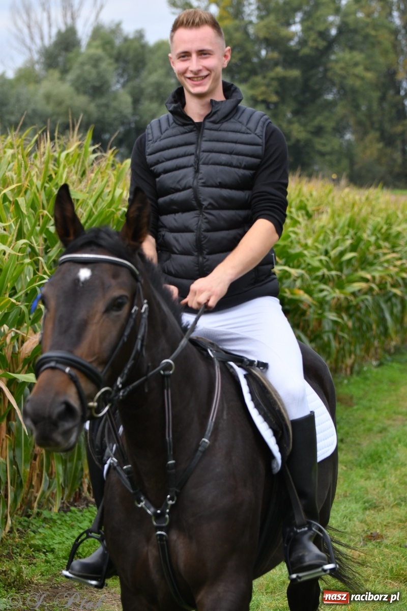 Zdjęcie w galerii na portalu naszraciborz.pl: Raciborski Hubertus 2021. Parada przez Ostróg i dwie gonitwy za lisem [FOTO i WIDEO] wiadomości z regionu