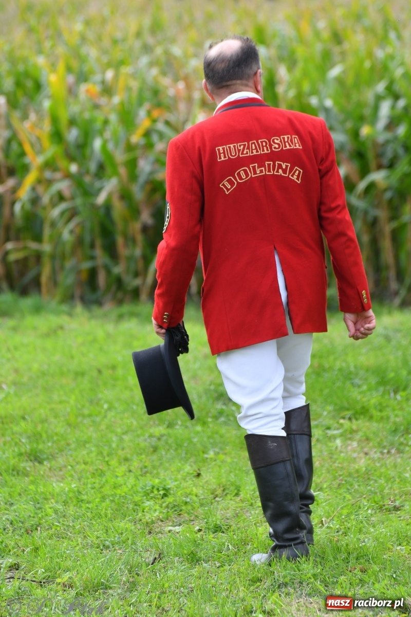 Zdjęcie w galerii na portalu naszraciborz.pl: Raciborski Hubertus 2021. Parada przez Ostróg i dwie gonitwy za lisem [FOTO i WIDEO] wiadomości z regionu