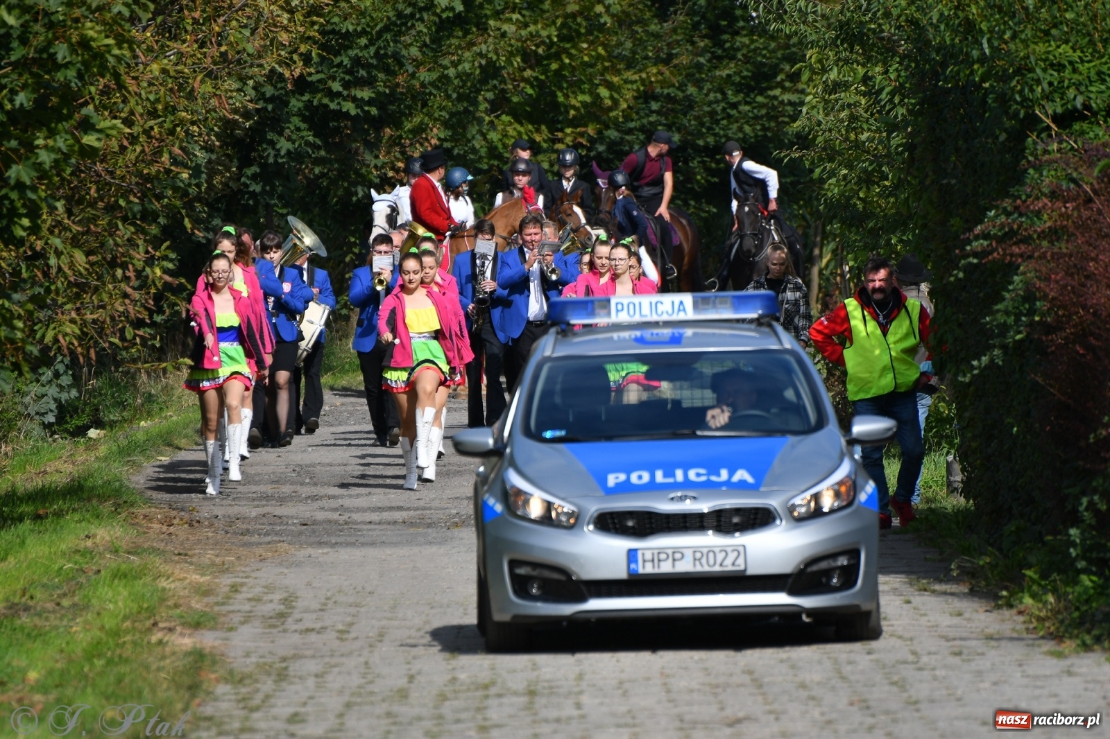 Zdjęcie w galerii na portalu naszraciborz.pl: Raciborski Hubertus 2021. Parada przez Ostróg i dwie gonitwy za lisem [FOTO i WIDEO] wiadomości z regionu