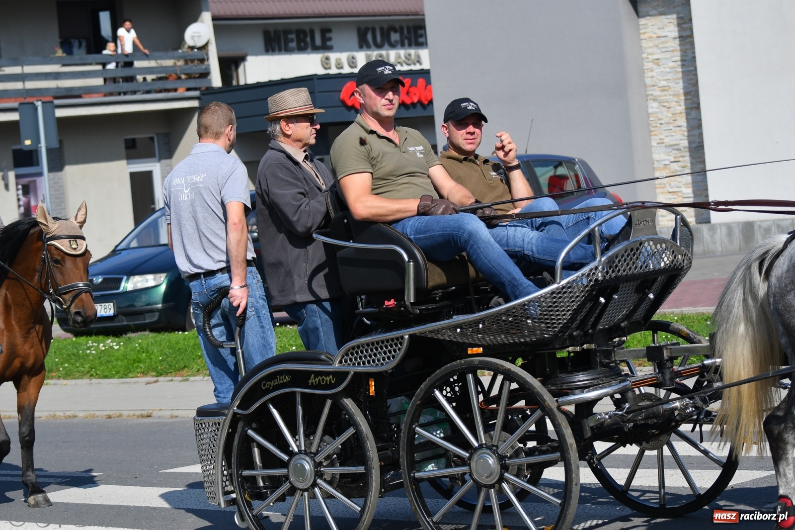 Zdjęcie w galerii na portalu naszraciborz.pl: Raciborski Hubertus 2021. Parada przez Ostróg i dwie gonitwy za lisem [FOTO i WIDEO] wiadomości z regionu