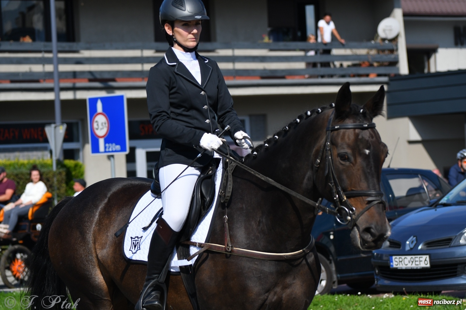Zdjęcie w galerii na portalu naszraciborz.pl: Raciborski Hubertus 2021. Parada przez Ostróg i dwie gonitwy za lisem [FOTO i WIDEO] wiadomości z regionu