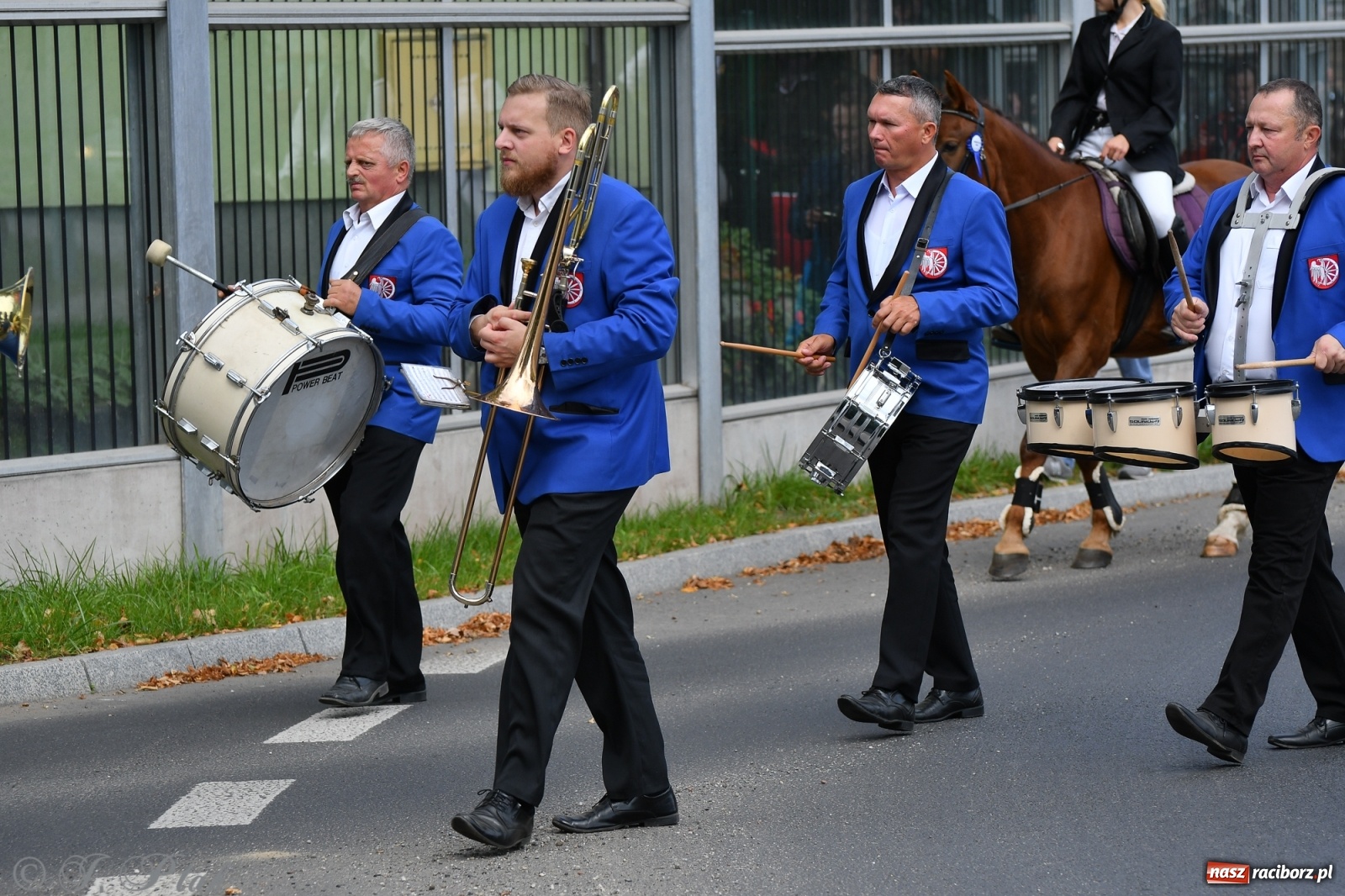 Zdjęcie w galerii na portalu naszraciborz.pl: Raciborski Hubertus 2021. Parada przez Ostróg i dwie gonitwy za lisem [FOTO i WIDEO] wiadomości z regionu