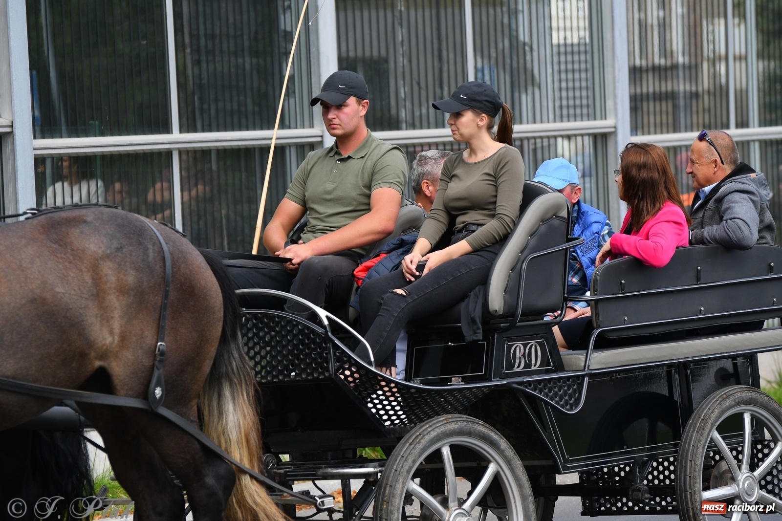 Zdjęcie w galerii na portalu naszraciborz.pl: Raciborski Hubertus 2021. Parada przez Ostróg i dwie gonitwy za lisem [FOTO i WIDEO] wiadomości z regionu