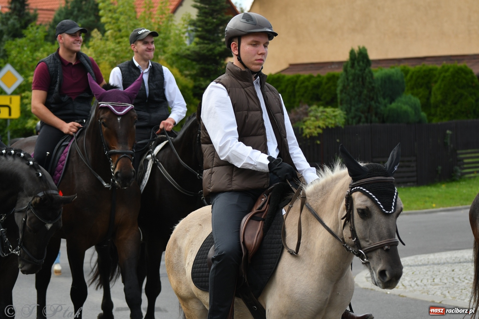 Zdjęcie w galerii na portalu naszraciborz.pl: Raciborski Hubertus 2021. Parada przez Ostróg i dwie gonitwy za lisem [FOTO i WIDEO] wiadomości z regionu