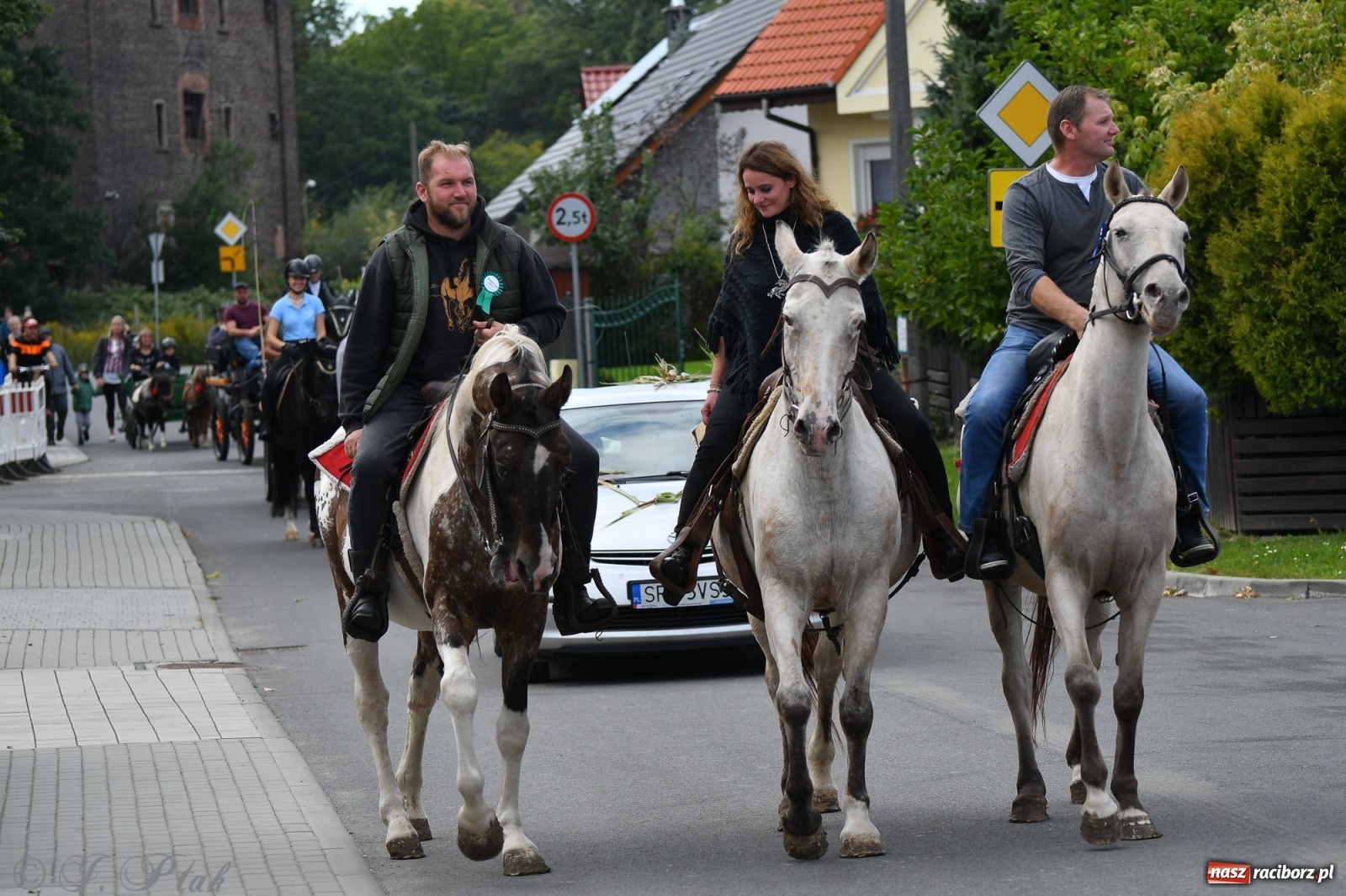 Zdjęcie w galerii na portalu naszraciborz.pl: Raciborski Hubertus 2021. Parada przez Ostróg i dwie gonitwy za lisem [FOTO i WIDEO] wiadomości z regionu