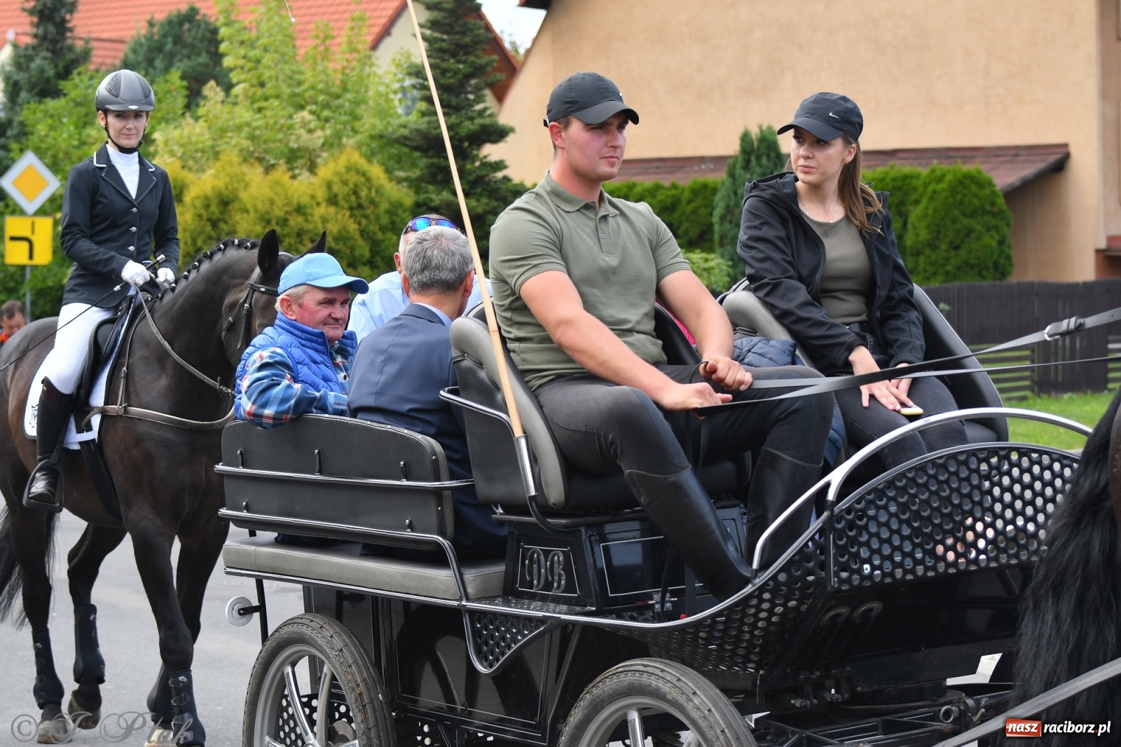 Zdjęcie w galerii na portalu naszraciborz.pl: Raciborski Hubertus 2021. Parada przez Ostróg i dwie gonitwy za lisem [FOTO i WIDEO] wiadomości z regionu